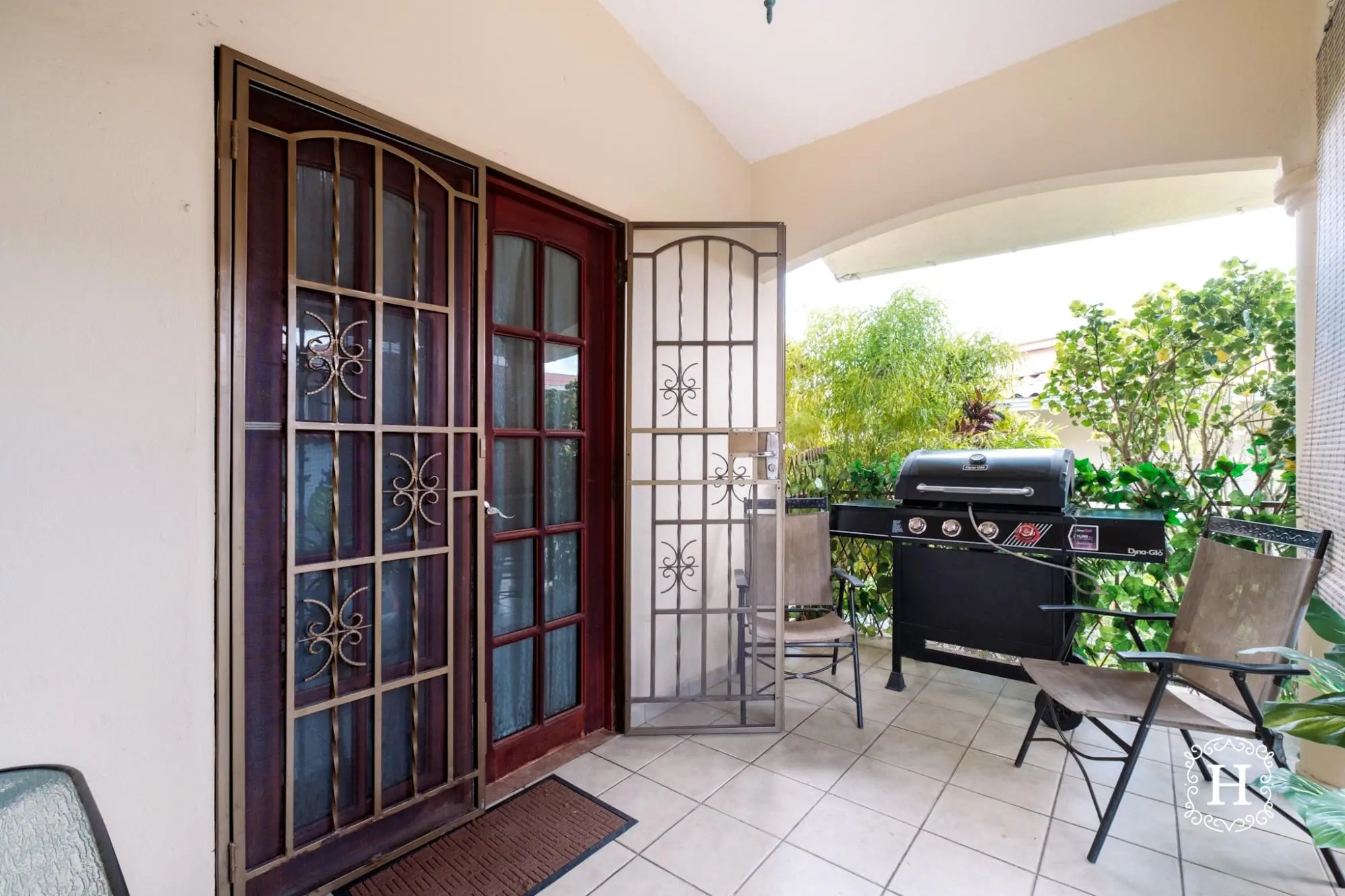 Avenue Morazan #19 - Photo 2