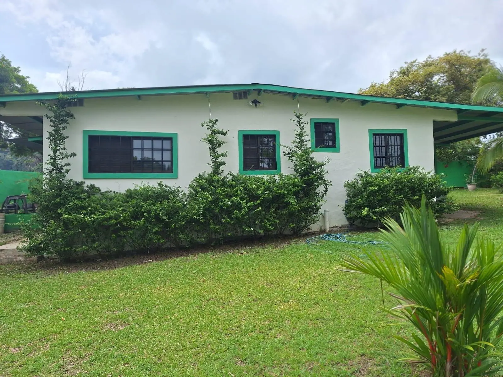 las lajas, tercera calle a la izquierda y 100 mt adelante a la izquierda