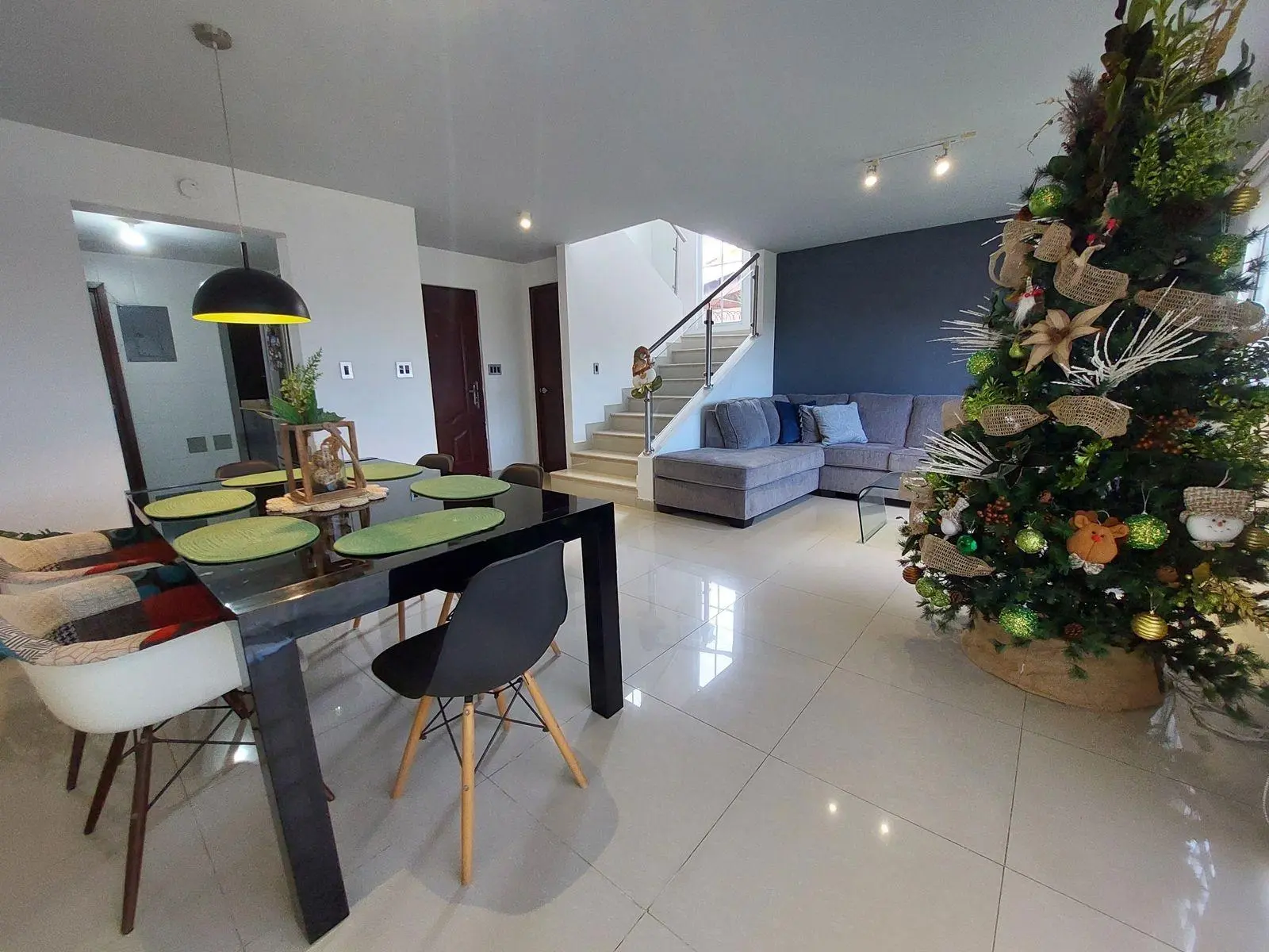 Calle J #250 - Photo 2