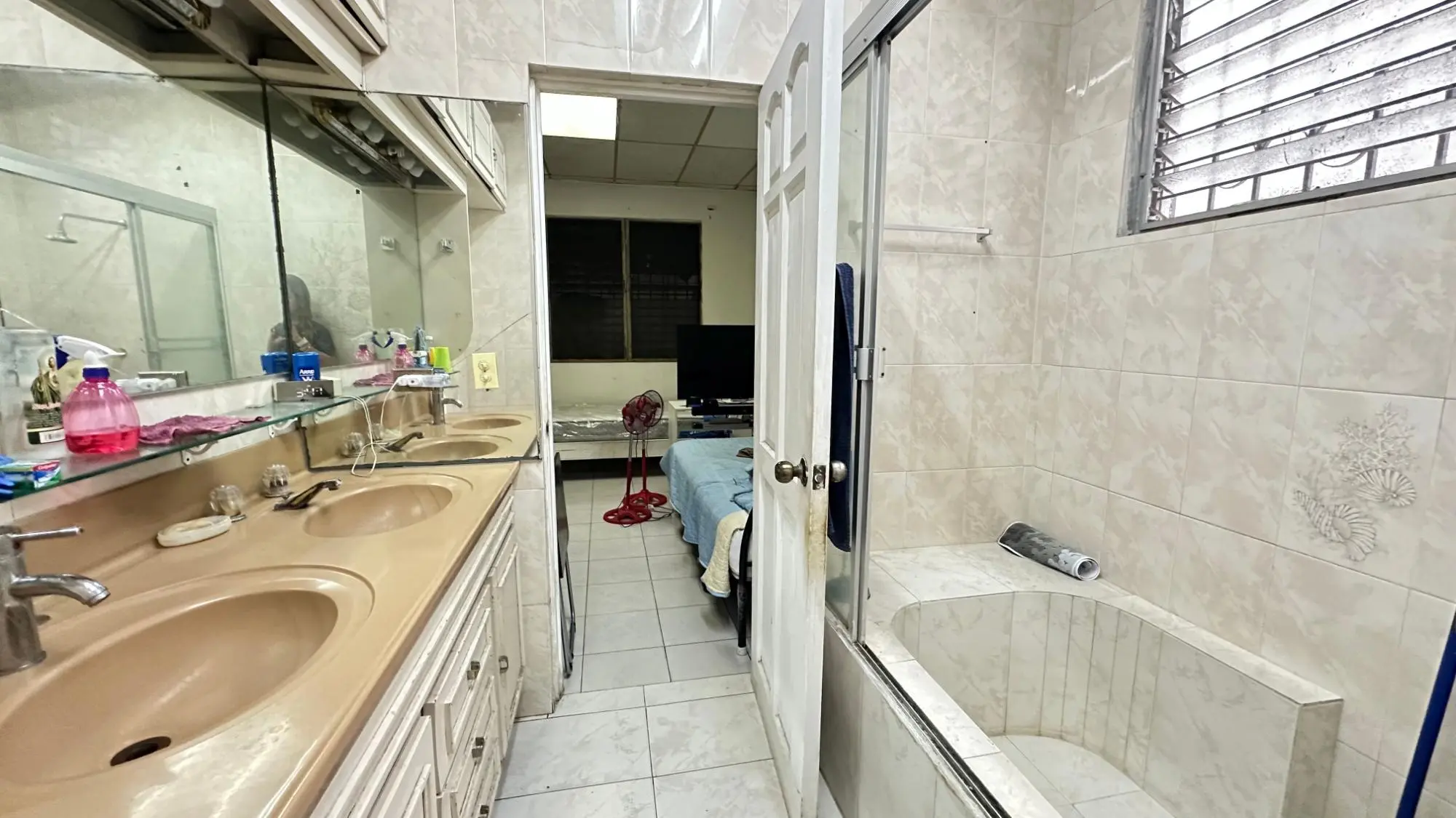 La Exposición, Calidonia - Photo 58