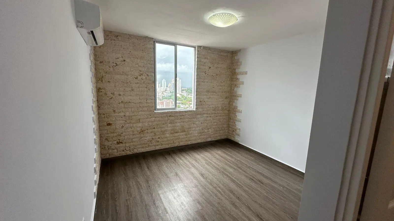 Vía España #18 - Photo 9