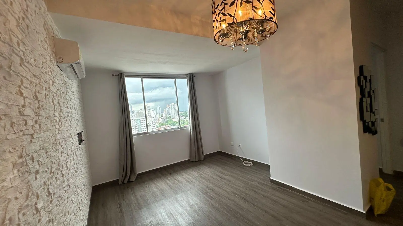 Vía España #18 - Photo 17