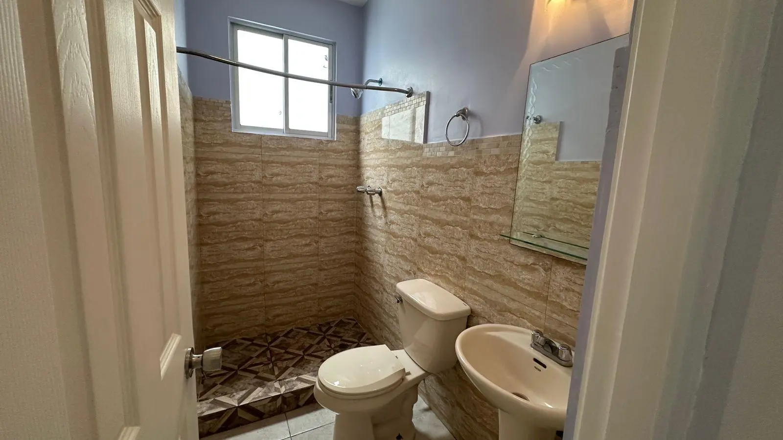 Vía España #18 - Photo 13