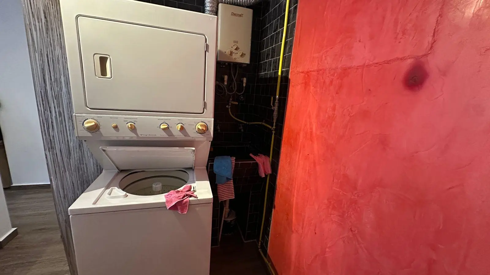 Vía España #18 - Photo 25