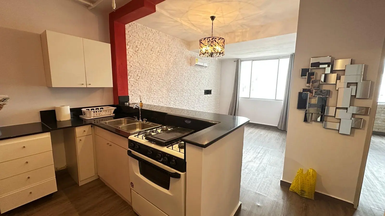 Vía España #18 - Photo 21