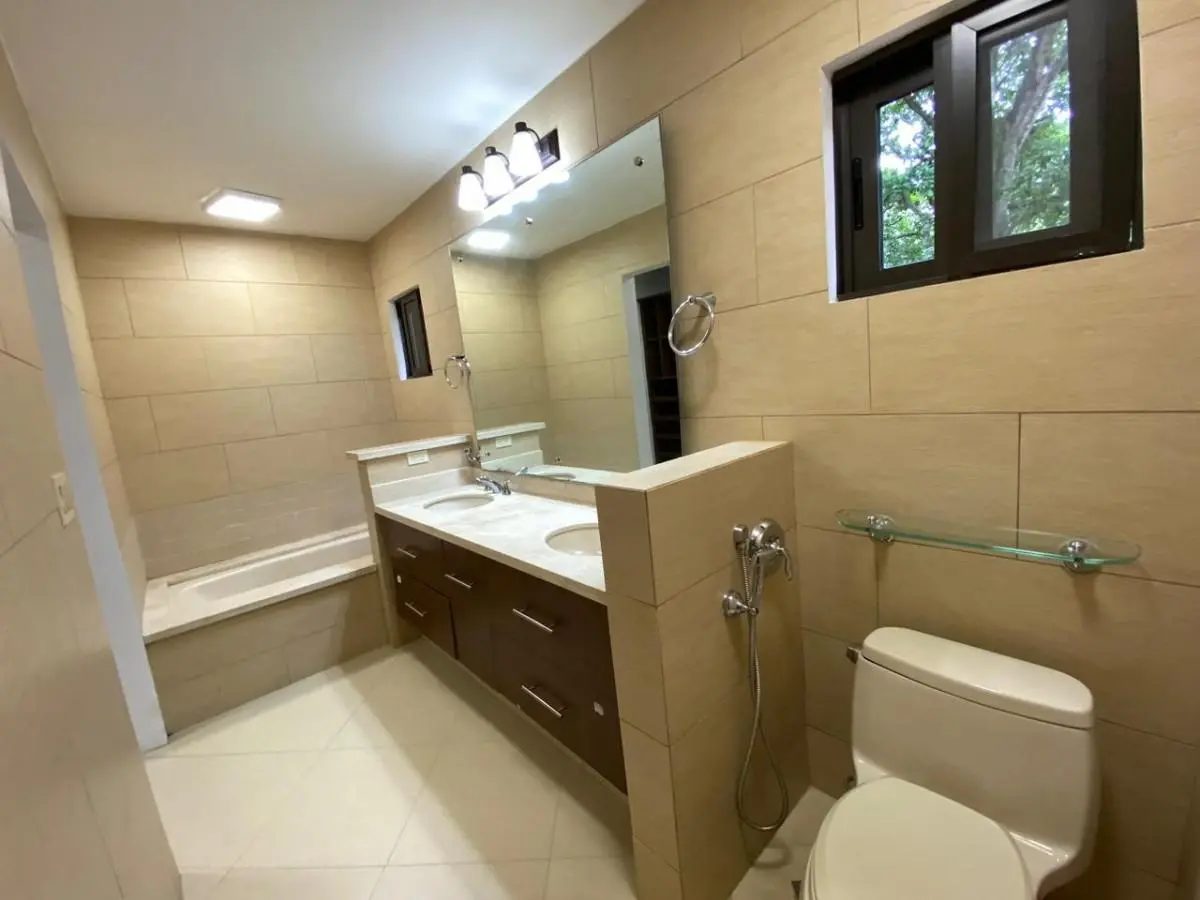 Embassy Club Courtyard #2-2h - Photo 11