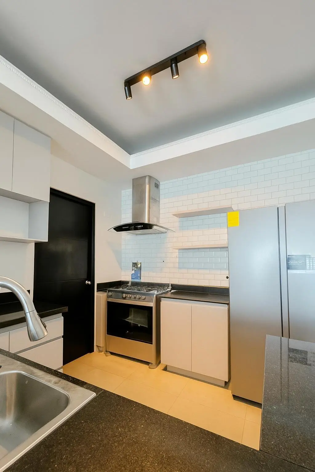 Calle Matilde Perez #19 - Photo 13