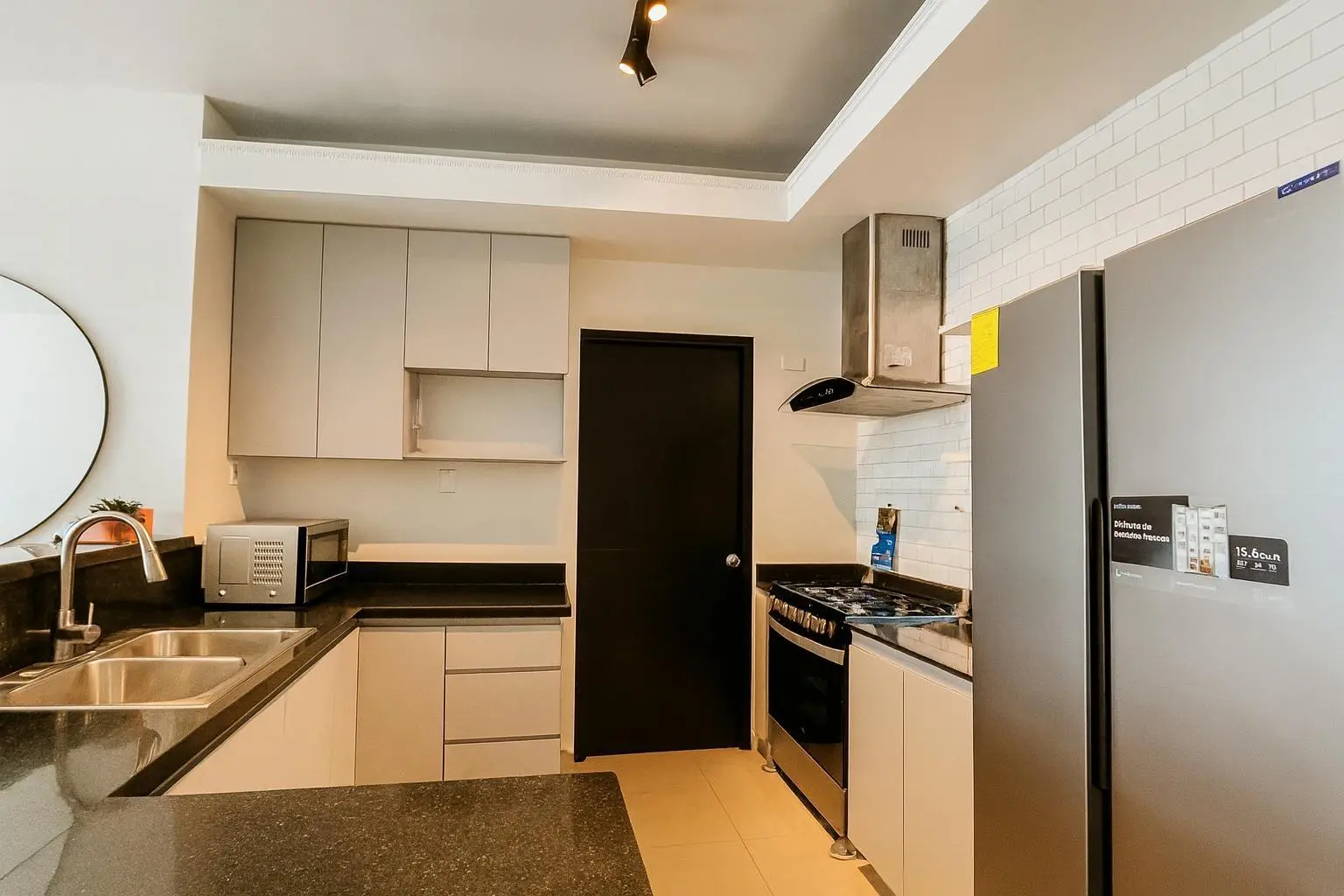 Calle Matilde Perez #19 - Photo 12