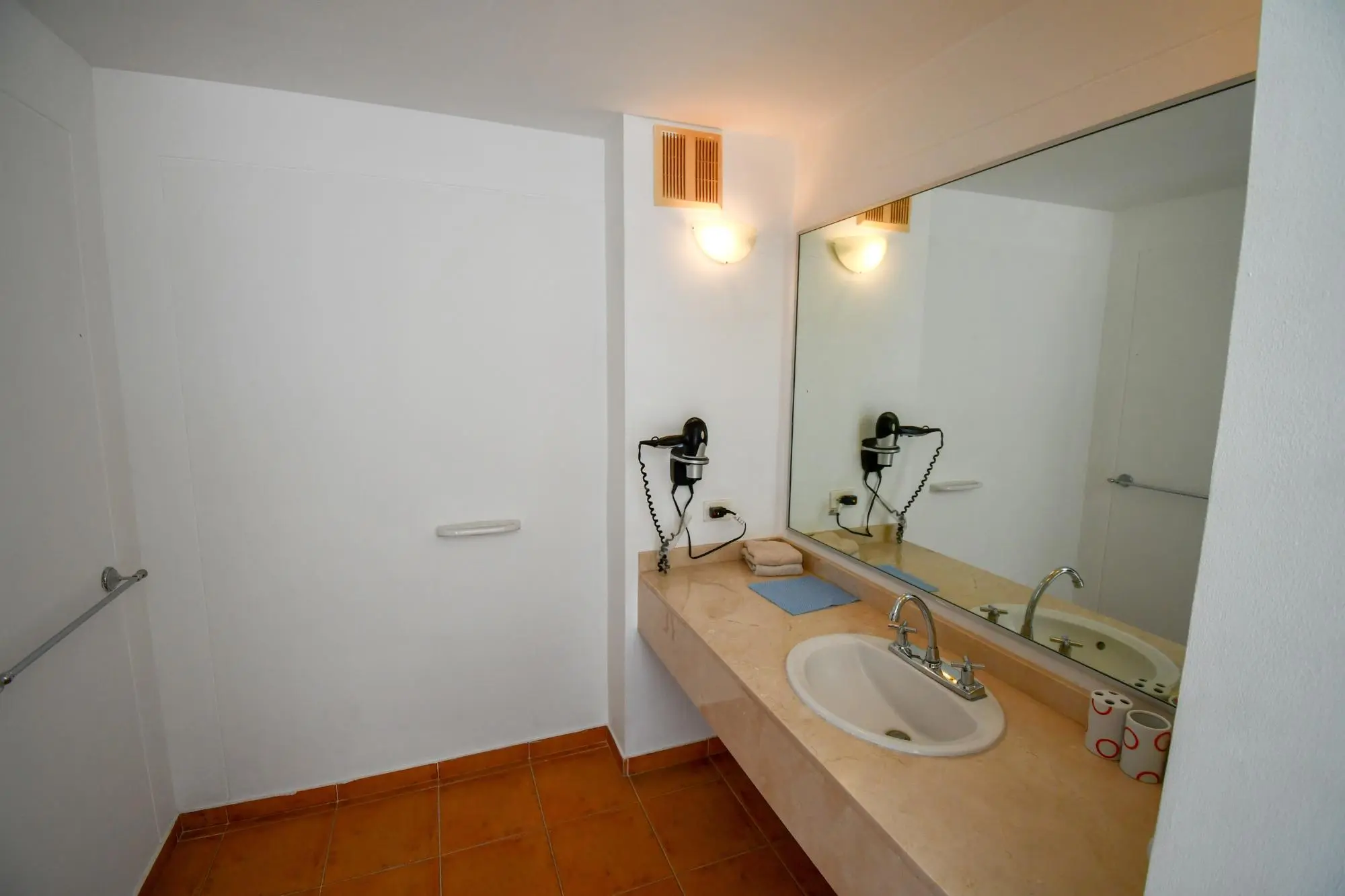 casa adosada de cuatro dormitorios cerca de la playa en costa blanca golf &amp; vill