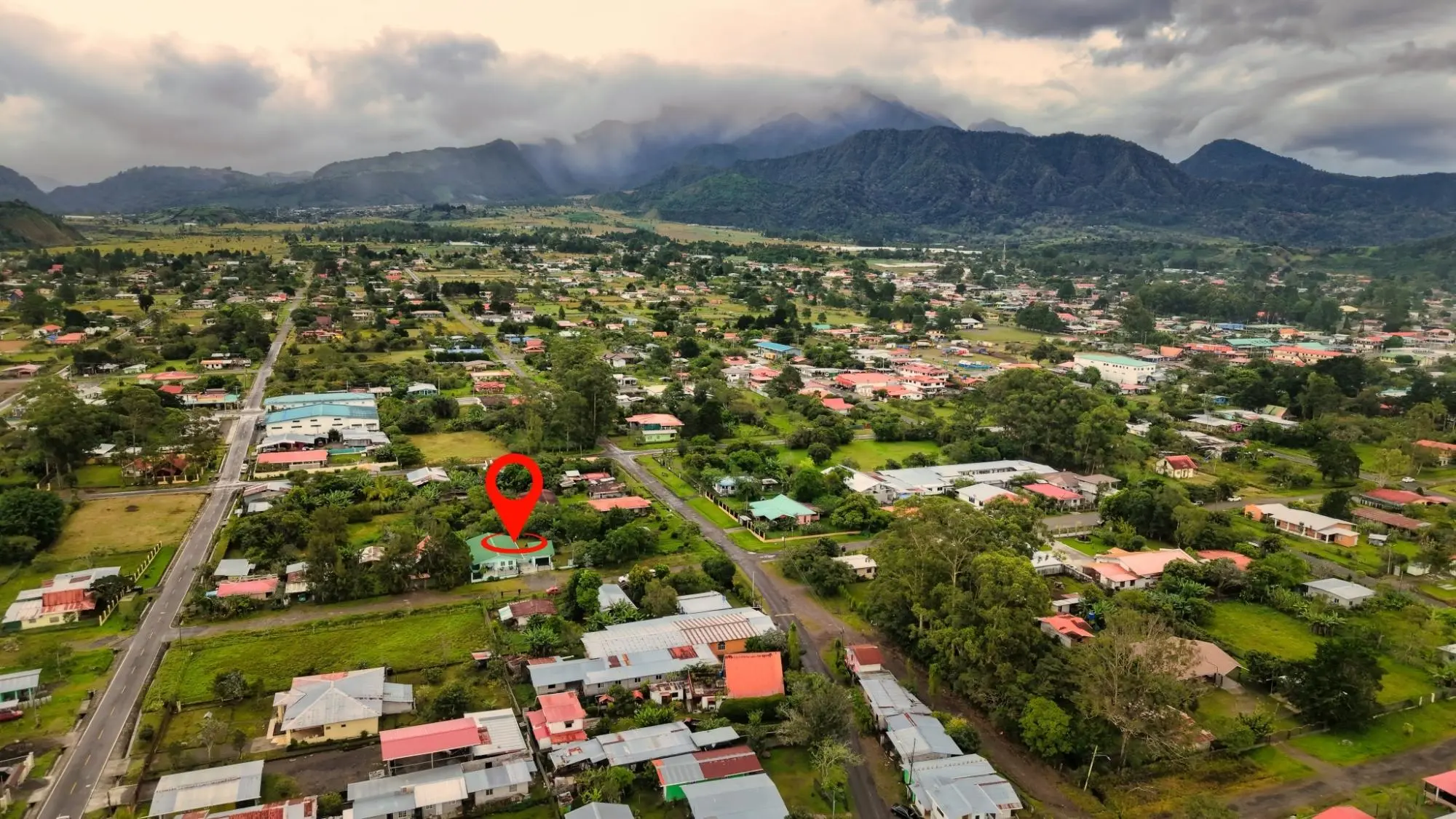 Central Volcán Home With Private Guest Apartment - Photo 4