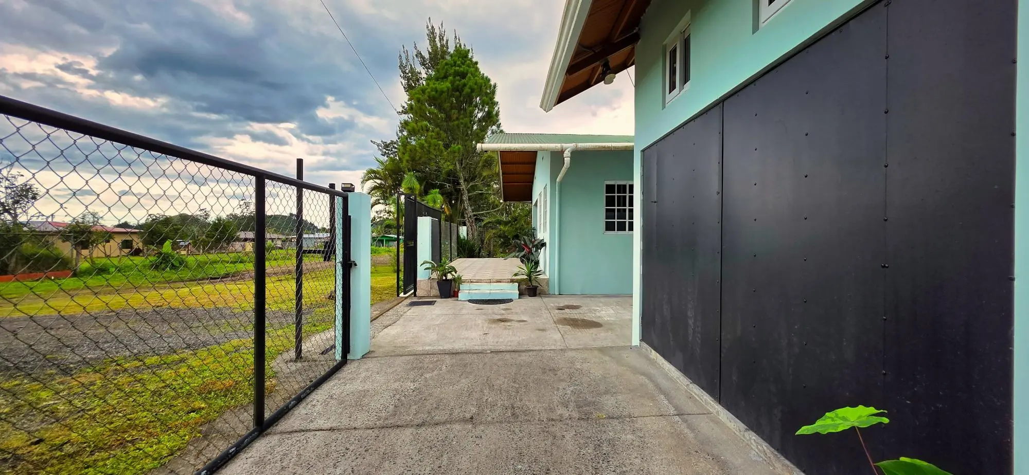 Central Volcán Home With Private Guest Apartment - Photo 46