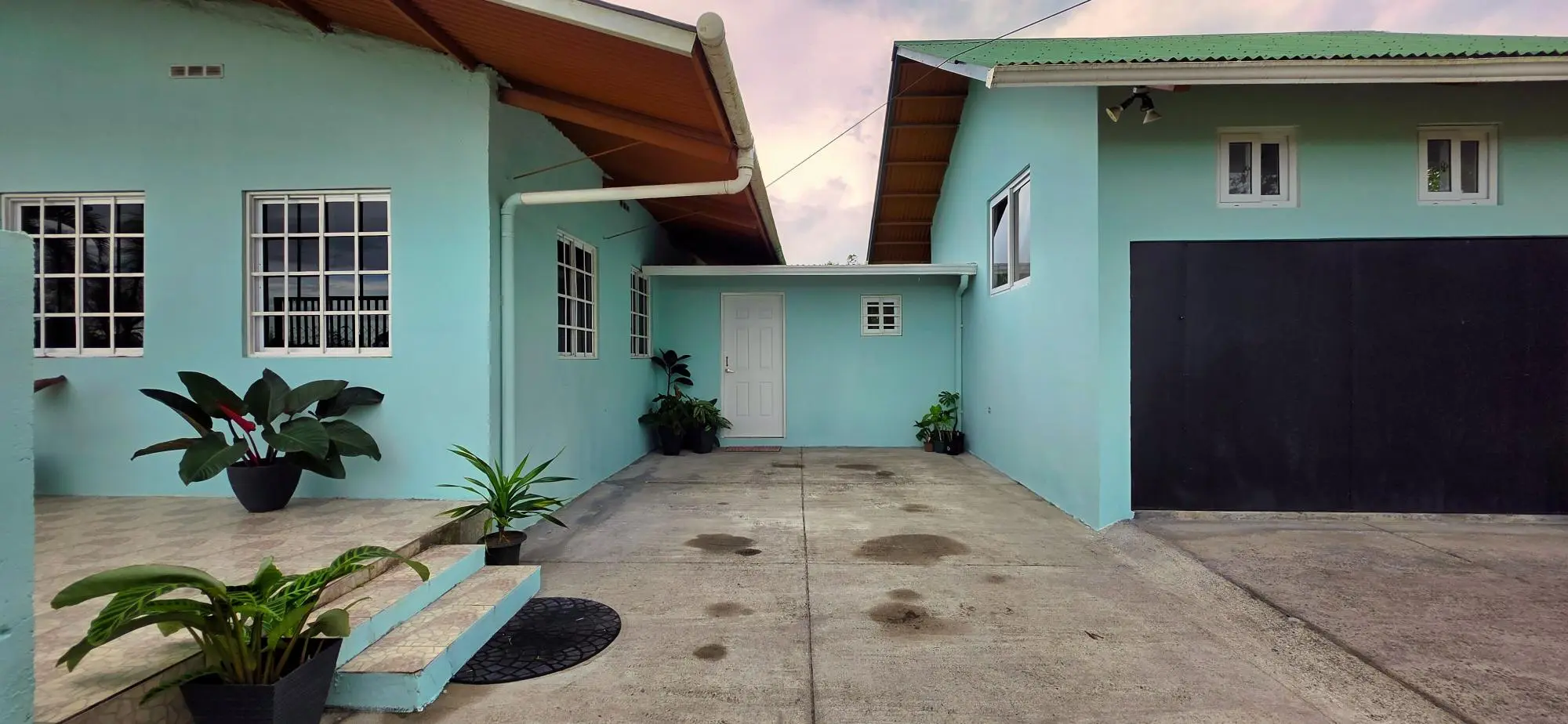 Central Volcán Home With Private Guest Apartment - Photo 40