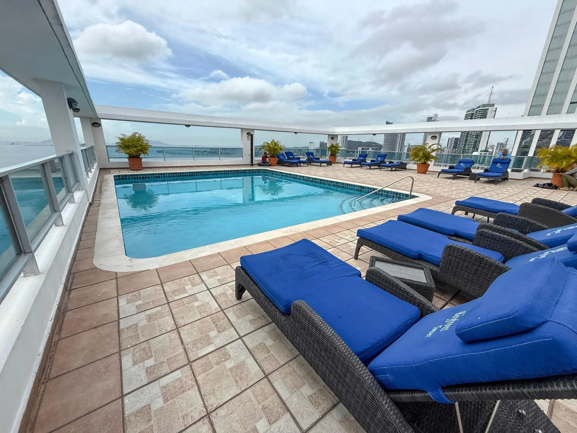 Ph Bayfront Tower #1701 - Photo 34