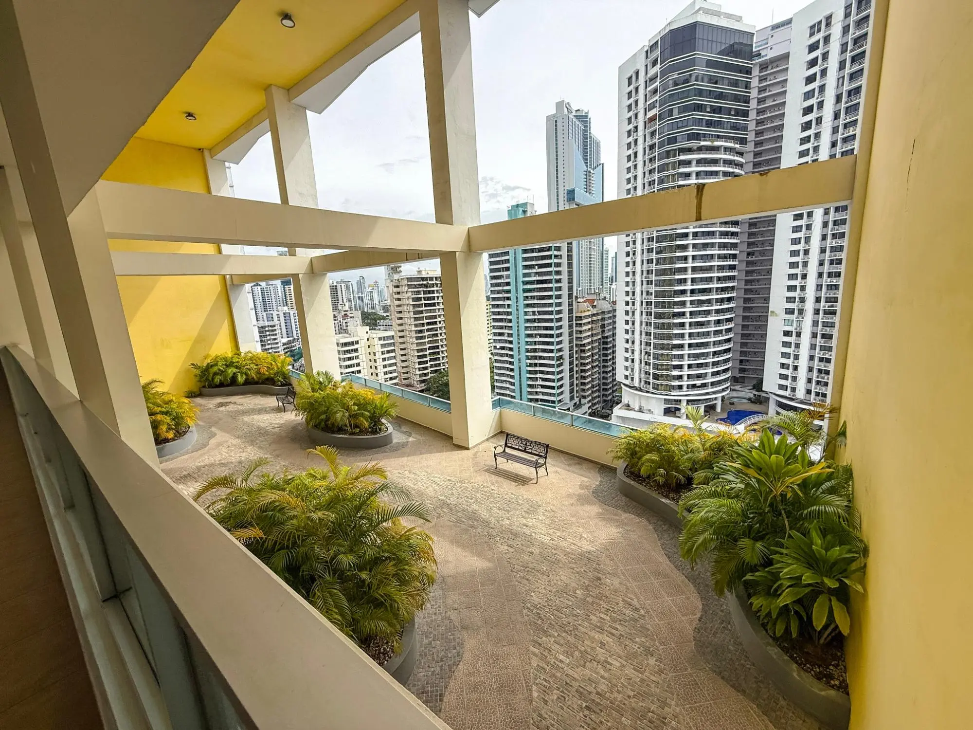 Ph Bayfront Tower #1701 - Photo 24