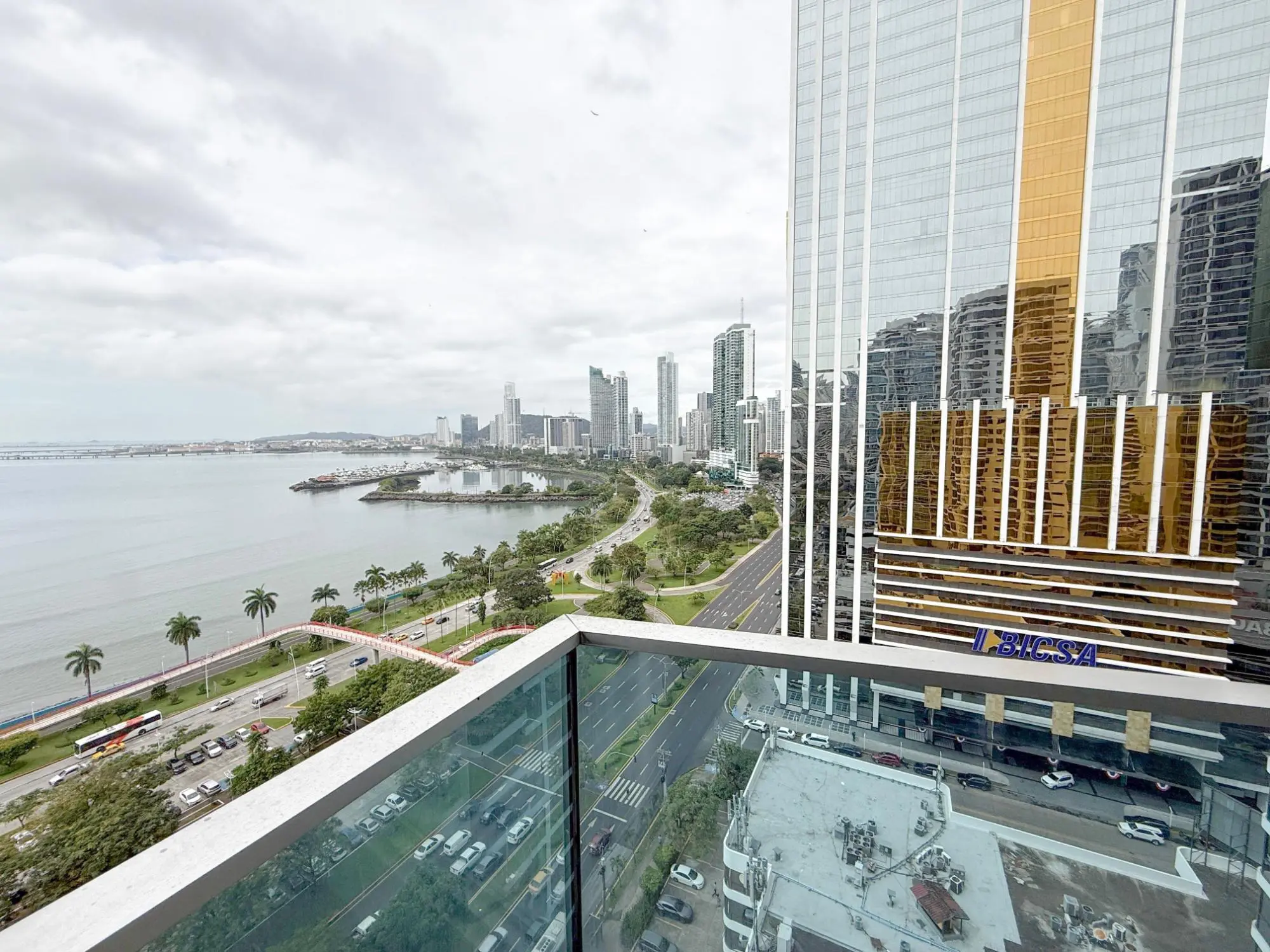 Ph Bayfront Tower #1701 - Photo 19